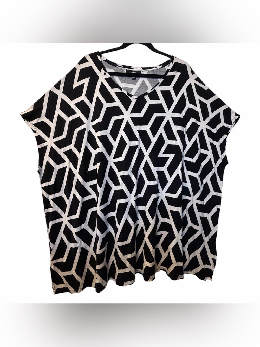 Ellos 22/24 1X Black & White Geometric V-Neck Short Dolman Sleeve (Fits 3X-4X)